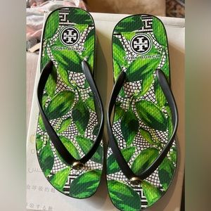 Tory Burch brand new green leaf rubber wedge size 9